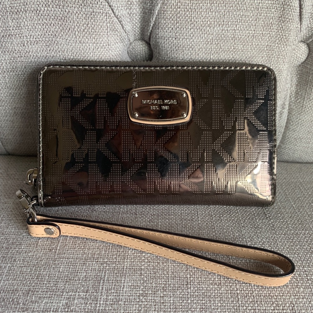 Michael Kors, silver wristlet/wallet! 💕